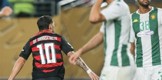 Arrascaeta marco o 1º gol do Flamengo na vitória sobre o Espérance