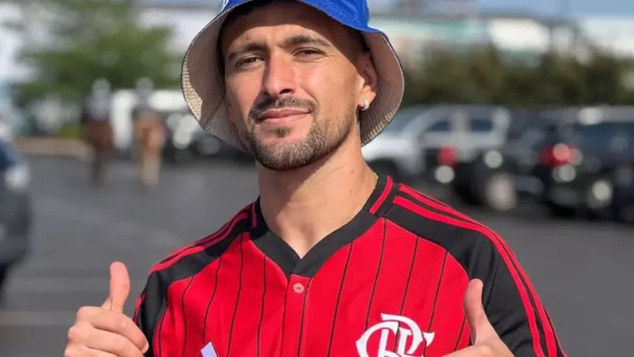 Arrascaeta e a linda camisa do Flamengo no estilo Beisebol, para o Mundial de Clubes 2025