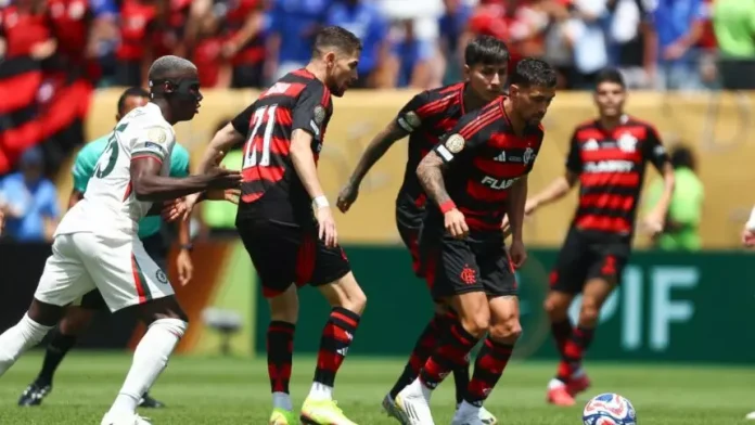 Jogadores do Flamengo em campo na vitória contra o Chelsea