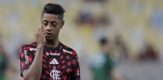 Bruno Henrique em campo pelo Flamengo