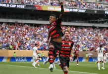 Bruno Henrique marca o 1º gol do Flamengo na vitória sobre o Chelsea