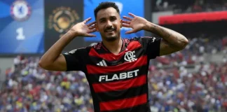 Danilo comemora o 2º gol do Flamengo na vitória sobre o Chelsea