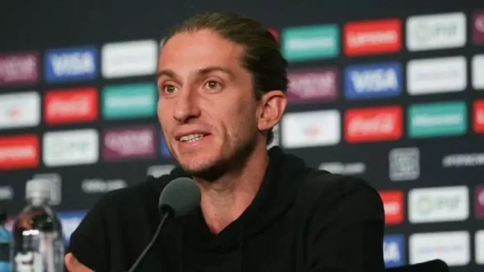 Filipe Luís em entrevista coletiva nos EUA