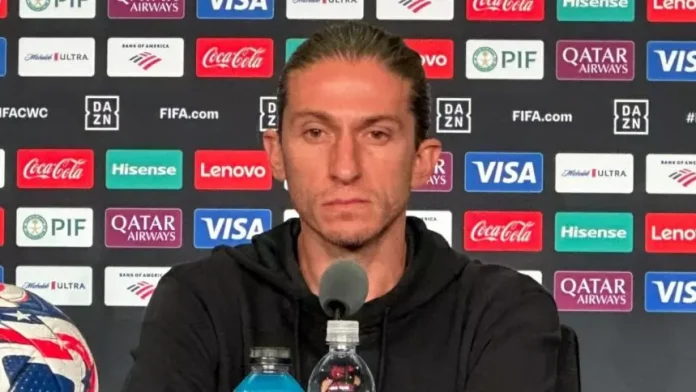 Filipe Luís em coletiva do Flamengo nos EUA