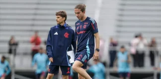 Filipe Luís e auxiliar em treino do Flamengo nos EUA