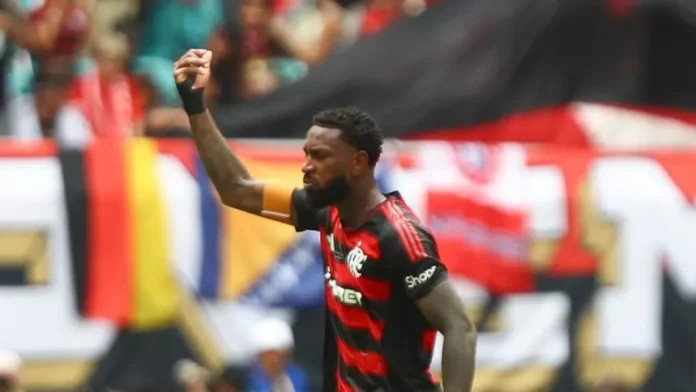 Gerson em campo pelo Flamengo contra o Bayern de Munique