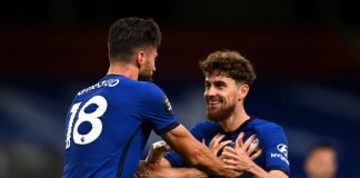 Giroud e Jorginho em campo pelo Chelsea