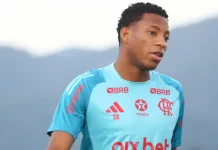 Gonzalo Plata treinando no Ninho do Urubu