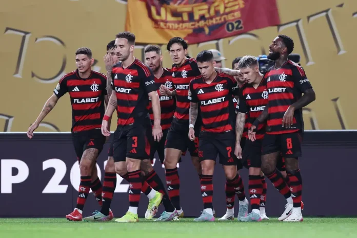 Jogadores comemoram gol do Flamengo contra o Espérance
