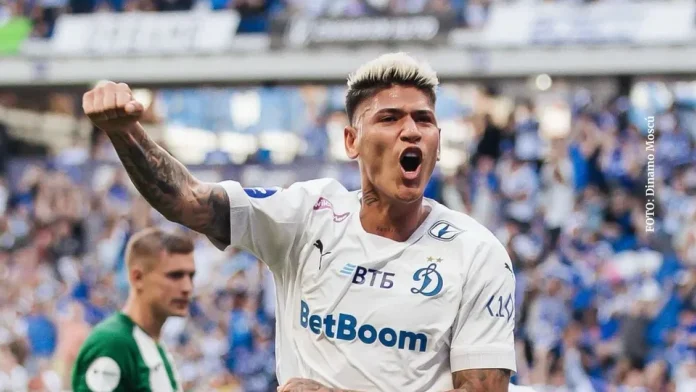 Jorge Carrascal em campo pelo Dynamo Moscow