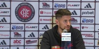 Jorginho em coletiva do Flamengo nos EUA