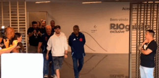 Jorginho desembarca no Rio de Janeiro para assinar com o Flamengo