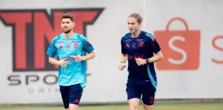 Jorginho e Filipe Luís em treino do Flamengo no Ninho do Urubu