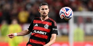 Jorginho em sua estreia pelo Flamengo na vitória contra o Espérance