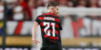 Jorginho em sua estreia pelo Flamengo na vitória contra o Espérance