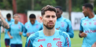 Jorginho em treino do Flamengo no Ninho do Urubu