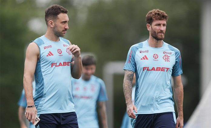Léo Ortiz e Léo Pereira em treino do Flamengo em Atlantic City, nos EUA