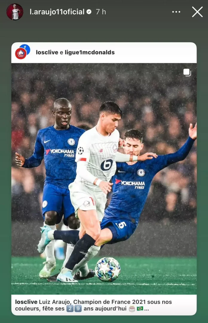 Luiz-Araujo-Lille-Jorginho-ille-Cehsea Luiz Araújo disputa jogada com Jorignho