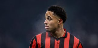 Noah Okafor em campo pelo Milan