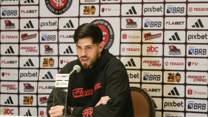 Rossi em coletiva do Flamengo nos EUA