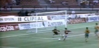 Sávio chuta para marcar o 3º gol do Flamengo na vitória sobre o Bayern de Munique em 1994