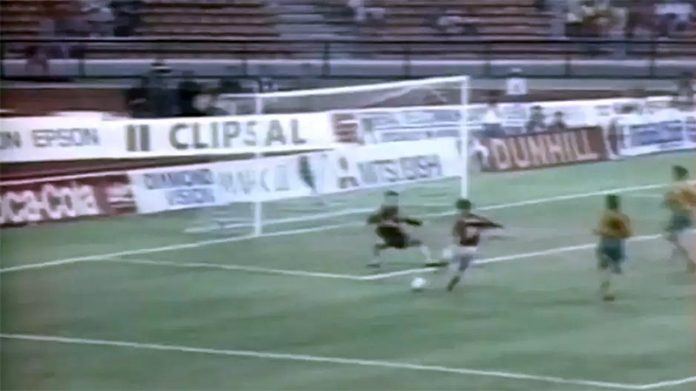 Savio-Gol-Flamengo-Bayern-1994 Sávio chuta para marcar o 3º gol do Flamengo na vitória sobre o Bayern de Munique em 1994