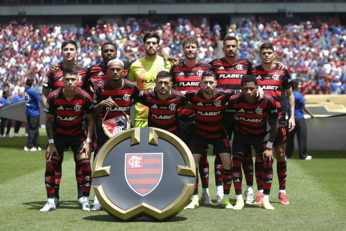Time do Flamengo posa pra foto antes do jogo contra o Chelsea