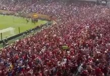 Torcida do Flamengo festeja o gol da virada do sobre o Chelsea