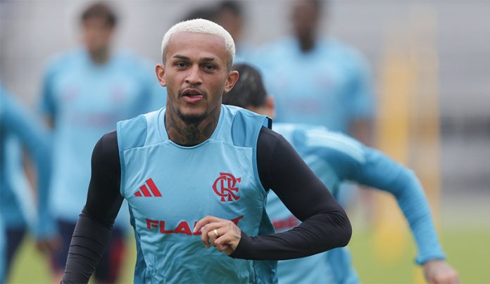 Wesley em treino do Flamengo nos EUA
