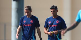 Filipe Luís e o preparador físico Diogo Linhares