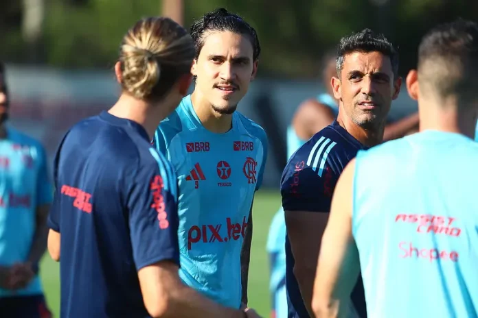 Filipe-Luis-Pedro-Jogadores-Treino-Flamengo-Ninho-do-Urubu Filipe Luís e Pedro em treino do Flamengo no Ninho do Urubu