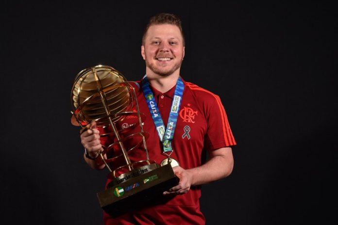 Gustavo de Conti campeão pelo Basquete do Flamengo