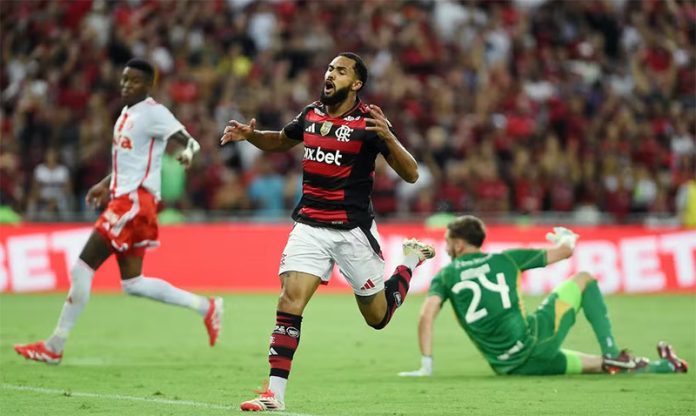 Juninho-Flamengo-Internacional-2025 Juninho em campo pelo Flamengo contra o Internacional