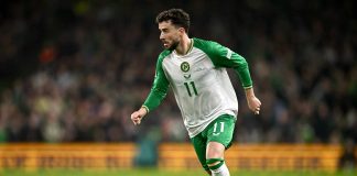 Michael Johnston, em campo pela Irlanda
