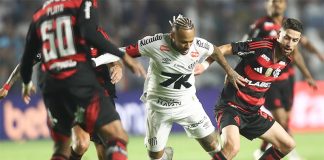 Jorginho disputa jogada com Neymar
