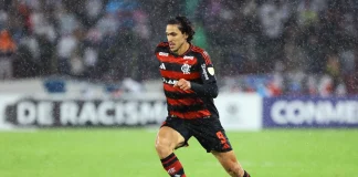 Pedro em campo pelo Flamengo