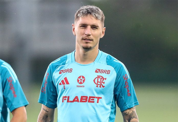 Varela em treino do Flamengo em Orlando, nos EUA
