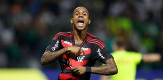 Wallace Yan em campo pelo Flamengo