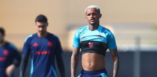 Wesley em treino do Flamengo em Orlando