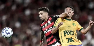 Arrascaeta em campo pelo Flamengo contra o Mirassol