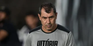 Carille técnico do Vitória em goleada para o Flamengo no Maracanã