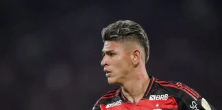 Carrascal em campo pelo Flamengo contra o Internacional