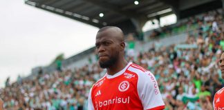 Enner Valencia em campo pelo Internacional