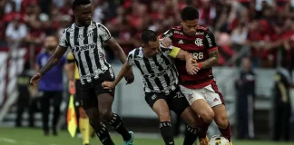 João Gomes em campo pelo Flamengo contra o Ceará