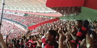 Torcida do Flamengo presente no Beira-Rio