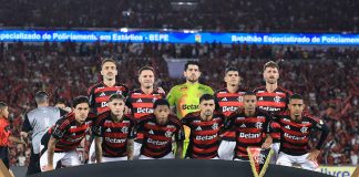 Time do Flamengo em campo antes da vitória por 2x1 sobre o Estudiantes na Libertadores - FOTO: Gilvan de Souza / Flamengo