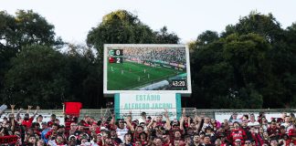 Torcida do Flamengo presente no Alfredo Jaconi na vitória do Flamengo sobre o Juventude - FOTO: Gilvan de Souza / Flamengo