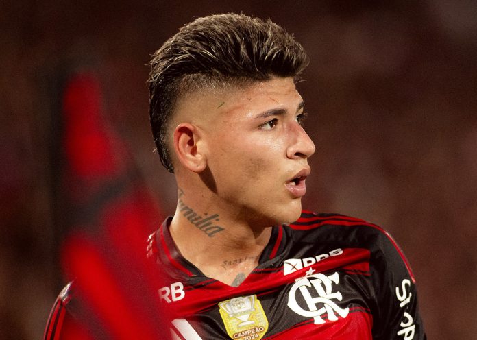 Carrascal em campo pelo Flamengo no empate sem gols contra o Cruzeiro - FOTO: Adriano Fontes / Flamengo