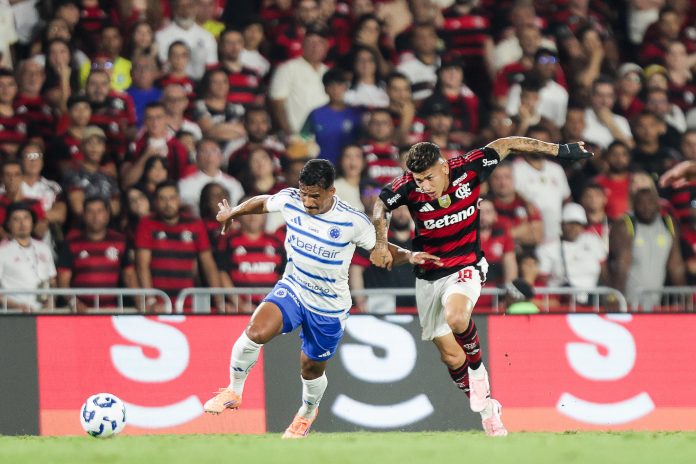 Carrascal em campo pelo Flamengo no empate sem gols contra o Cruzeiro - FOTO: Gilvan de Souza / Flamengo