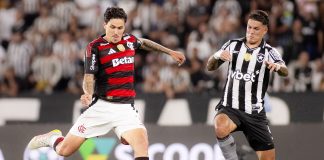 Pedro chuta pra marcar o 1º gol do Flamengo na vitória sobre o Botafogo - FOTO: Adriano Fontes / Flamengo